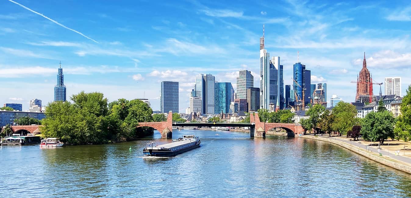 Headerbild CAD Schulungen in Frankfurt am Main- Skyline und Main Brücke Frankfurt